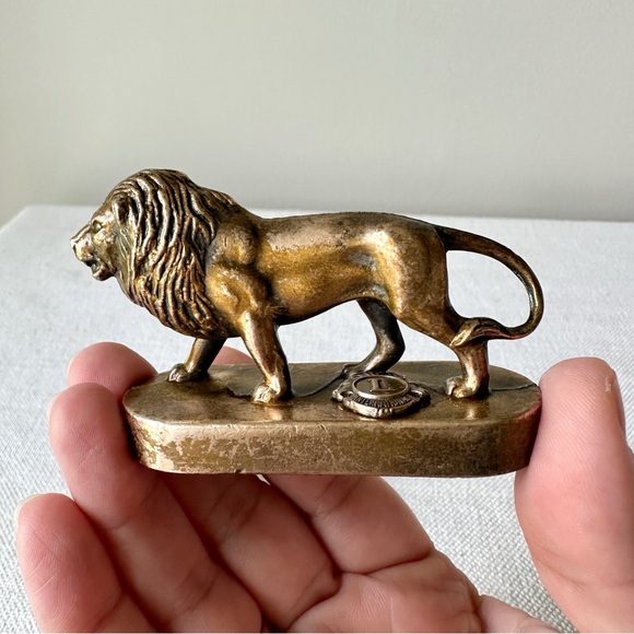 Set of 2 Lions International Brass/Bronze Mini Statues – Roar in Style! - Picture 2 of 4